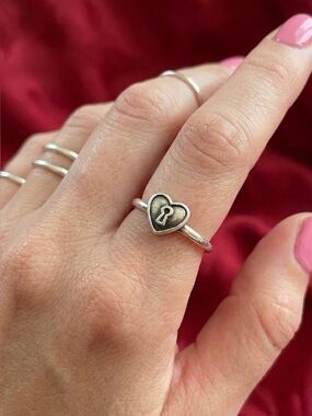 James Avery Retired Love unLock Ring